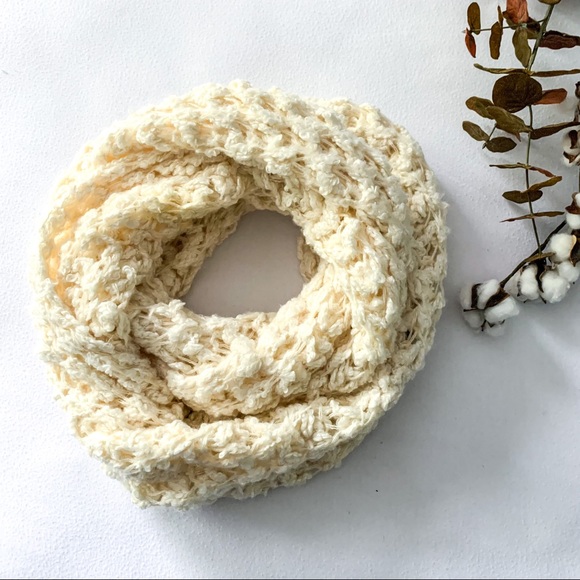 Steve Madden Chunky Knit Off White Infinity Scarf - Picture 2 of 8
